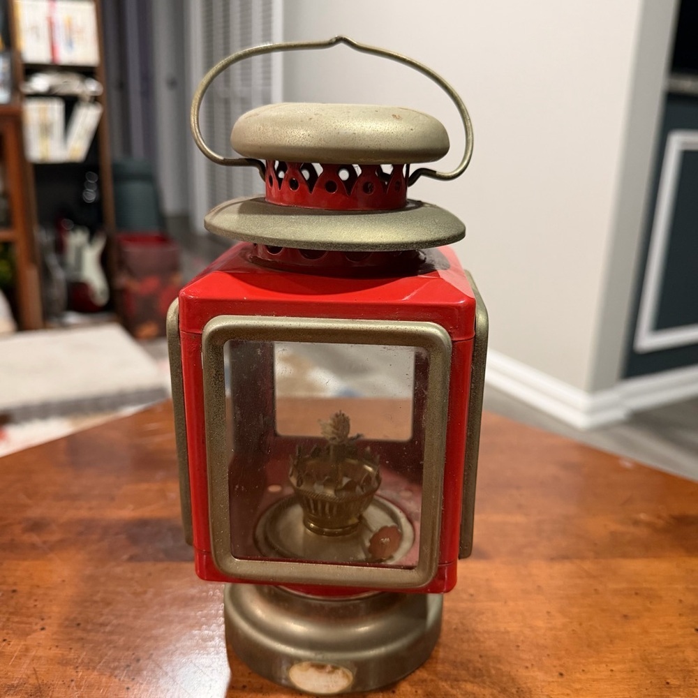 Red Gold Metallic Portable Kerosene Lantern Lamp Square Shade Metal Glass